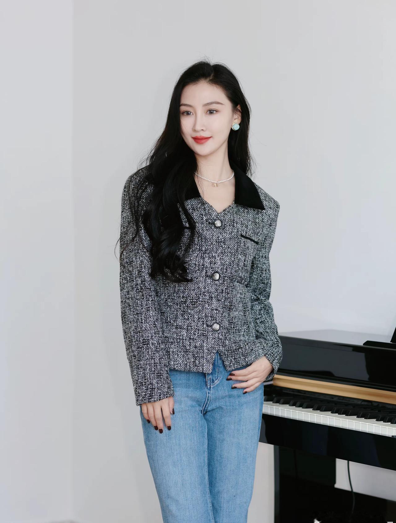 人生有两条路，一条用心走，叫梦想；一条要用脚走，叫现实。