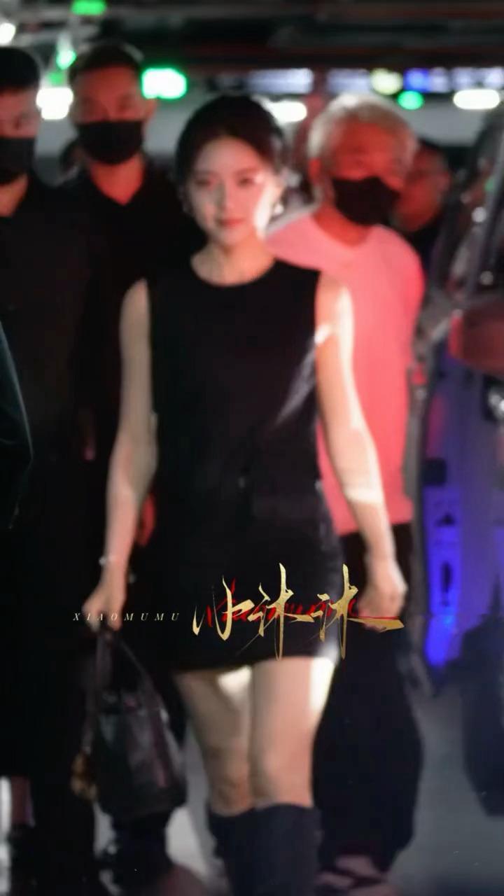 今天的听雨出的是女明星副本，小黑裙高马尾的麦麦好有活力好青春！赵今麦小黑裙高马尾