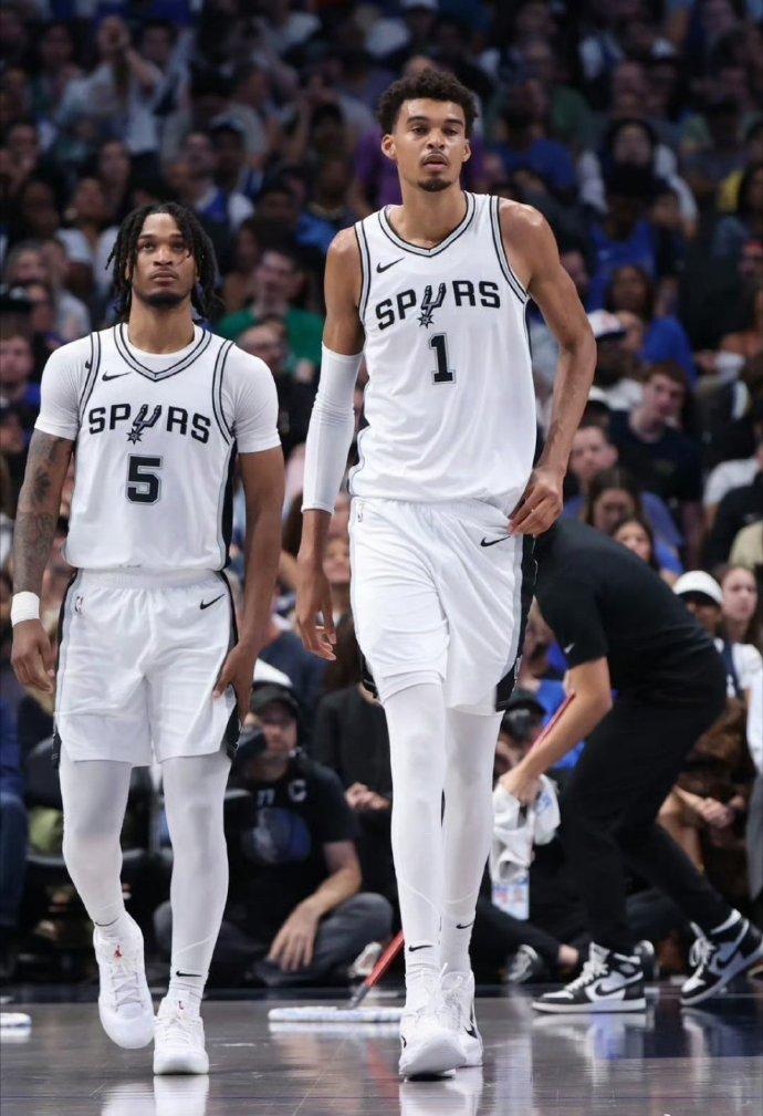 马刺成为夺得总冠军的大热门，马刺更是摧枯拉朽的以114-103击败了东部第一的活