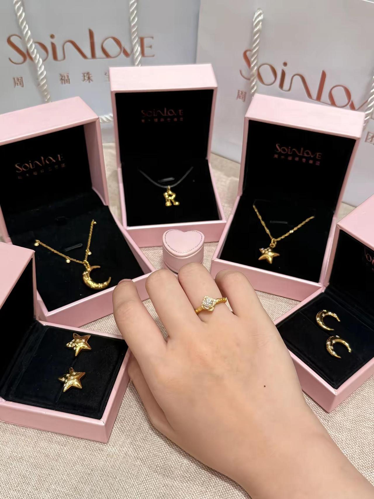 这一套我愿称之为“众星捧月” 露思如果你是月亮，我们可露丽就是你身边环绕的星星露