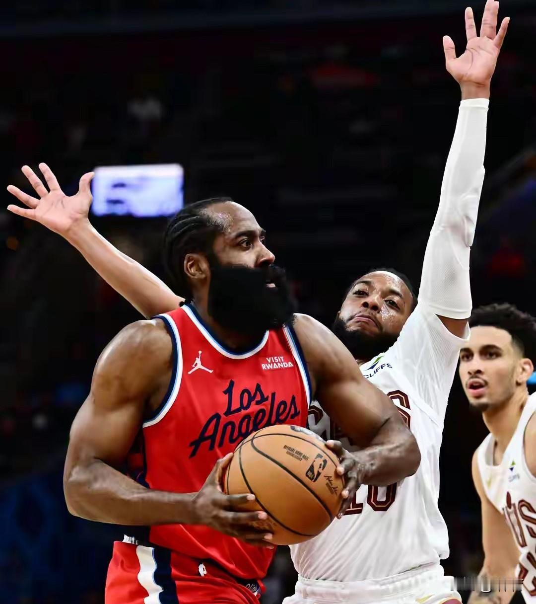 哈登怎么想的，快船最近在伦纳德的带领下从西部倒数第二的排名现在上升现在到西部第九