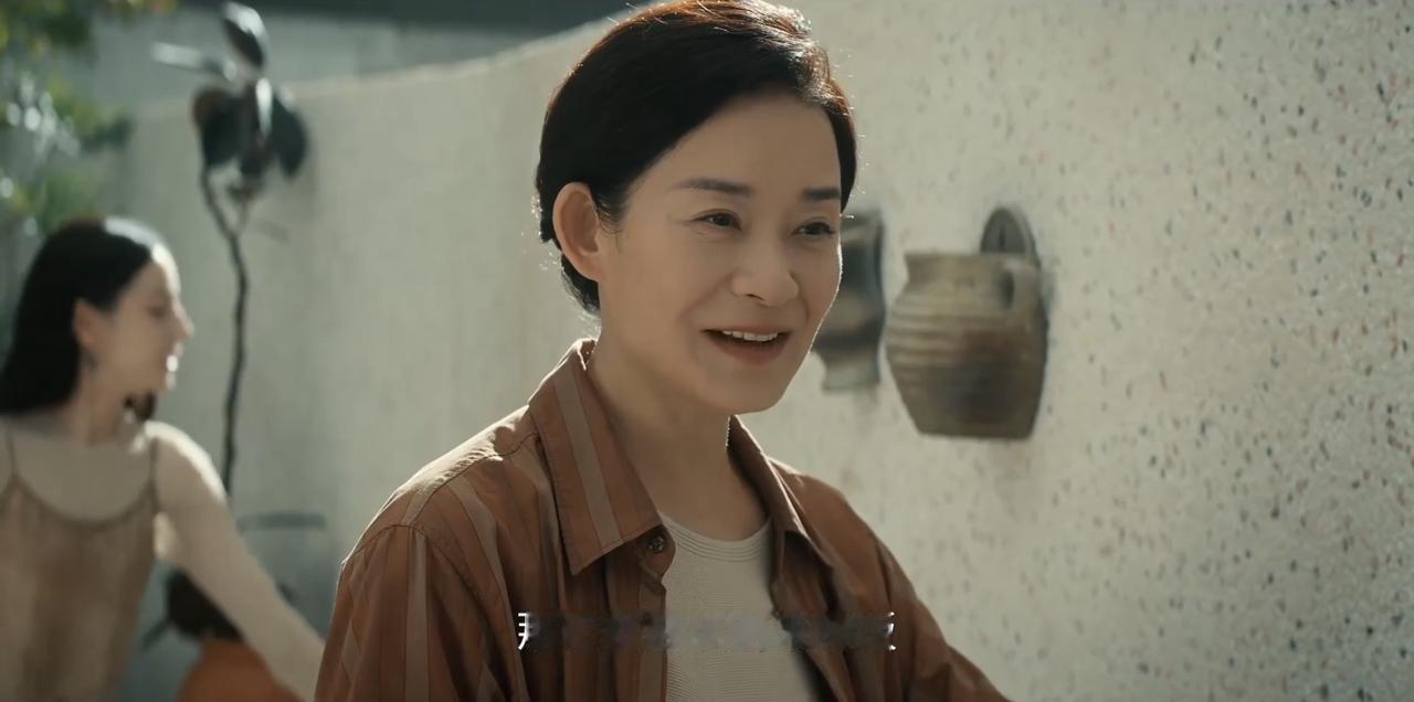 卢姐还是先观察观察吧，虽然原著中是好人，但是过往经历还历历在目。总感觉还有身份，