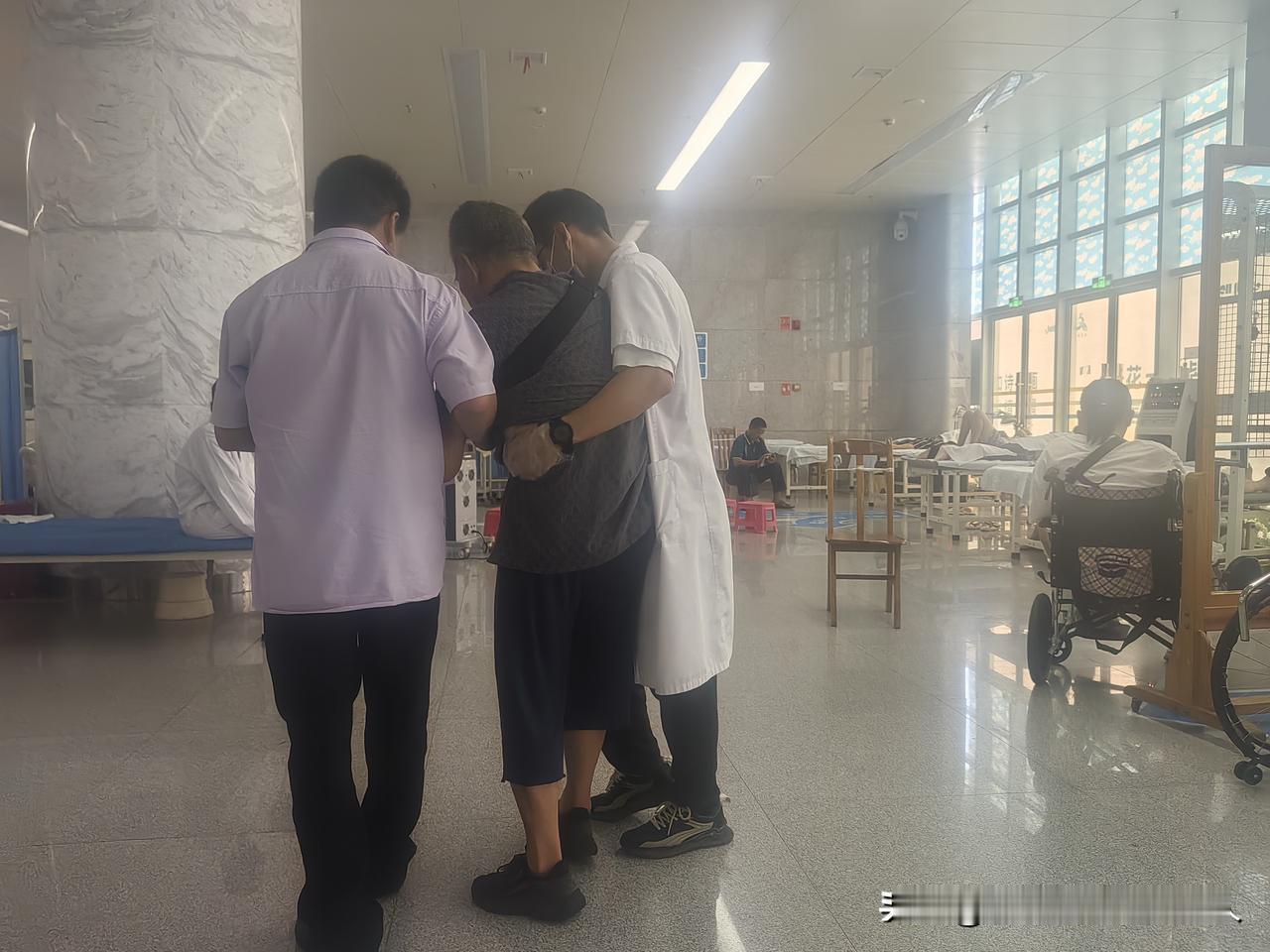 一个很有趣的话题，贫穷和死亡，你更害怕谁？
我的选择和多数人不同，我更加害怕贫穷