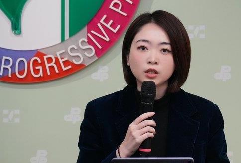 就在最近，

台民进党发布声明

3月31日，针对郑丽文即将访问大陆，台湾省民进