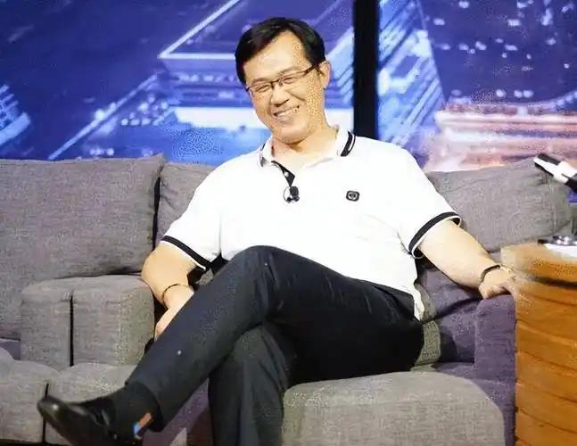 卓伟又出手了，这次爆的料让整个华语乐坛都坐不住了
 
卓伟沉寂了这么久，这一开口