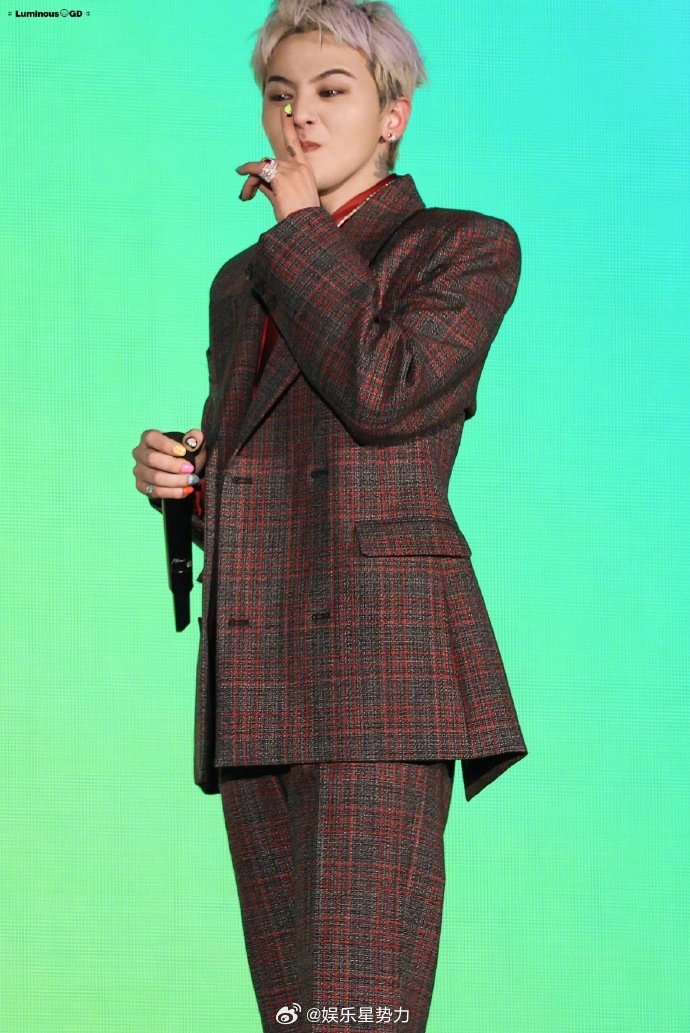 权志龙33年工龄 谁懂这个数字的震撼，权志龙1993年出道至今工龄33年。从童星