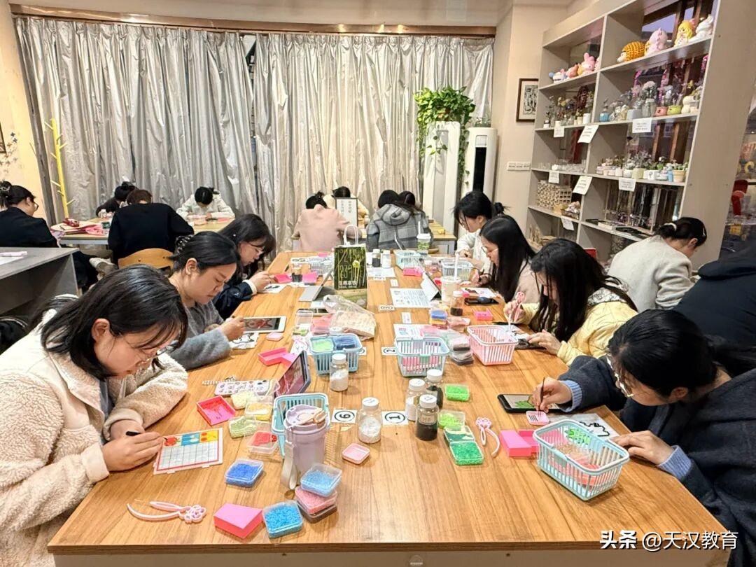 3月31日，由汉台区团区委举办的青年夜校“拼豆DIY”课程圆满结束。