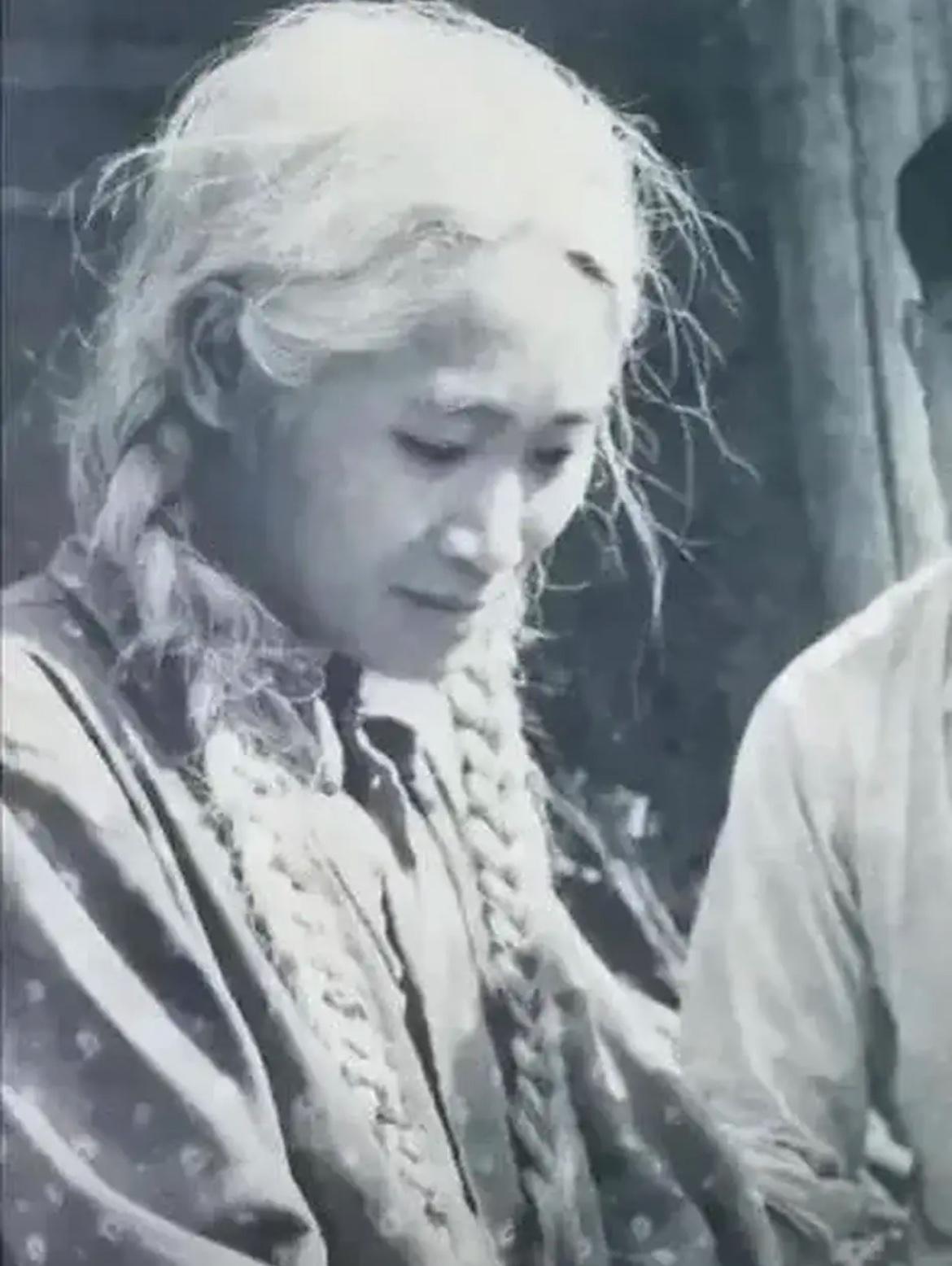 怪不得地主老财一定要得到“白毛女”，这是年近40岁的“白毛女”原型罗昌秀的真实照
