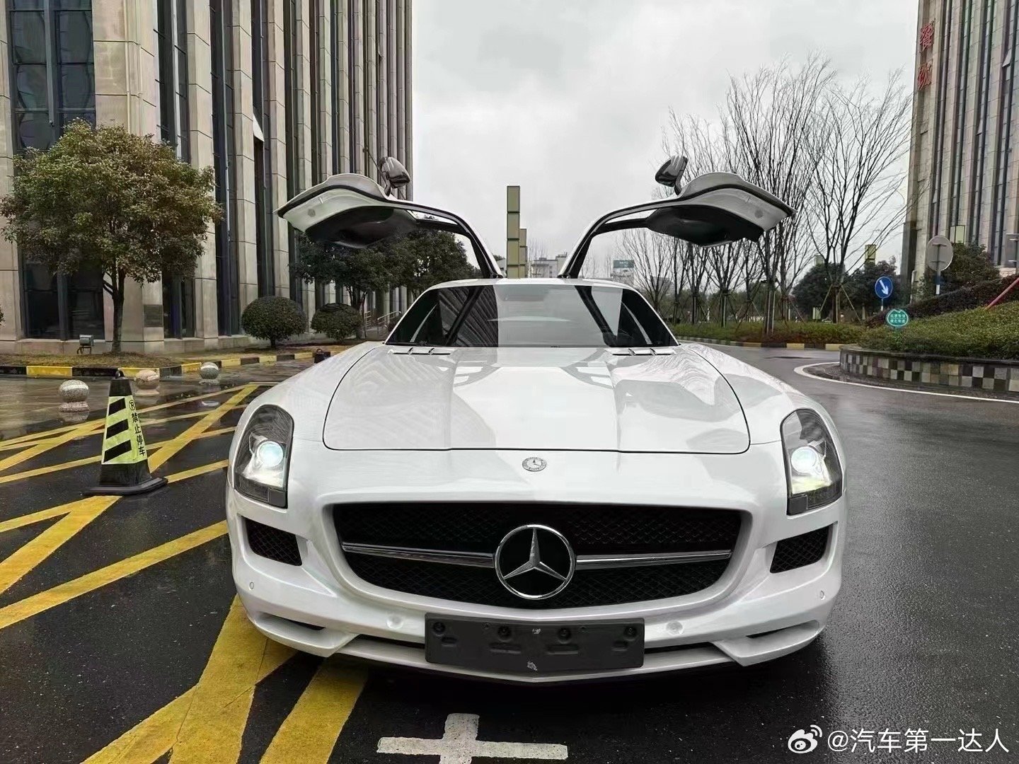 奔驰SLS，真好看。 ​​​