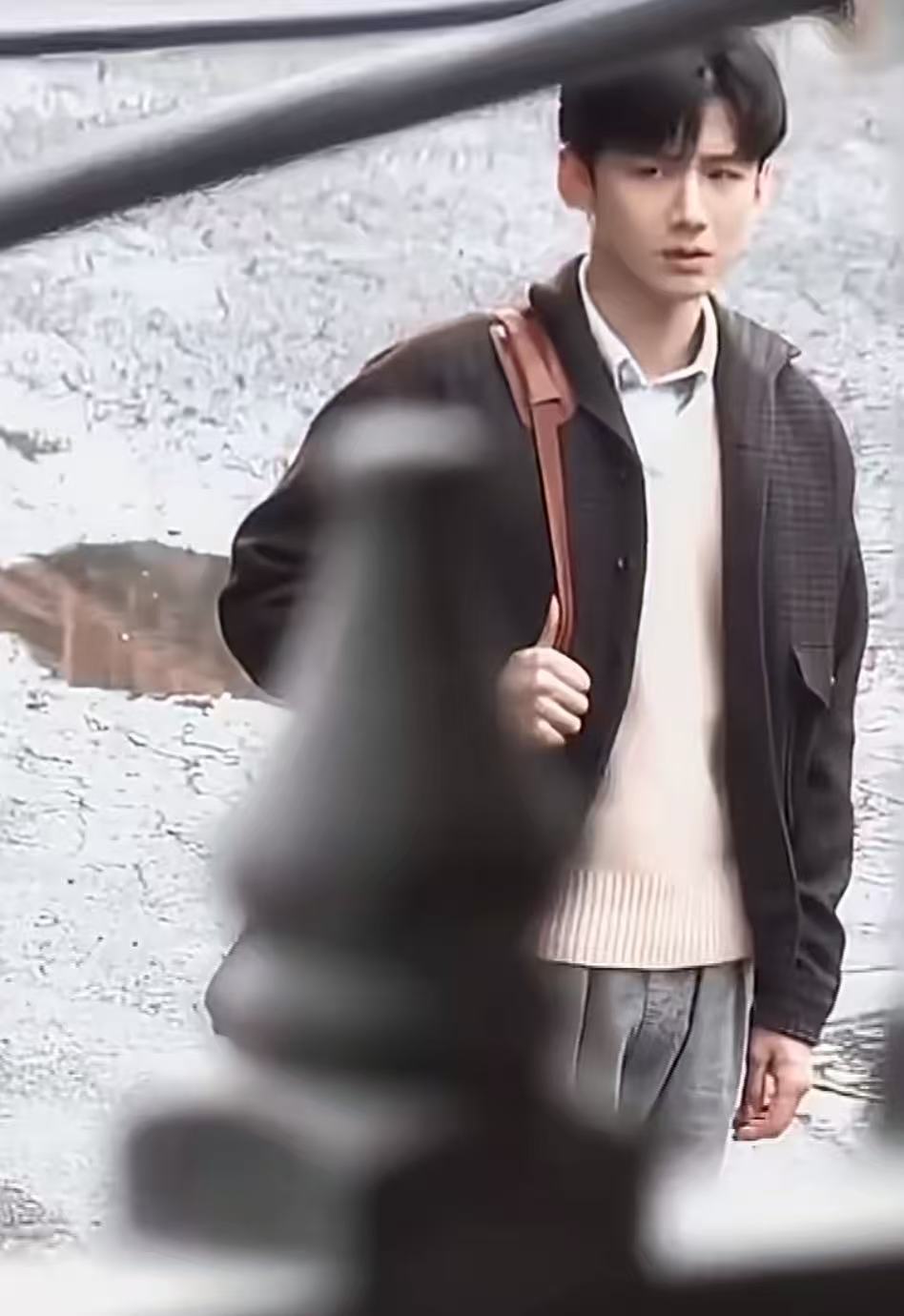 白敬亭战争与人皮衣路透白敬亭战争与人皮衣造型白敬亭战争与人皮衣造型，不错不错，真