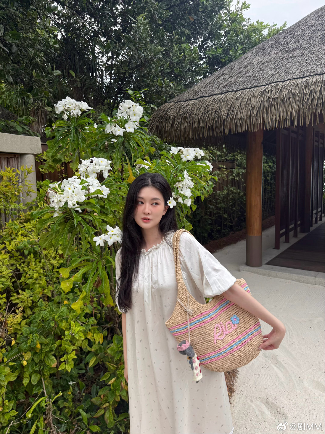 乔欣假期的快乐碎片整理完毕乔欣假期的快乐碎片不管是休闲摆拍还是精致穿搭，都透着满