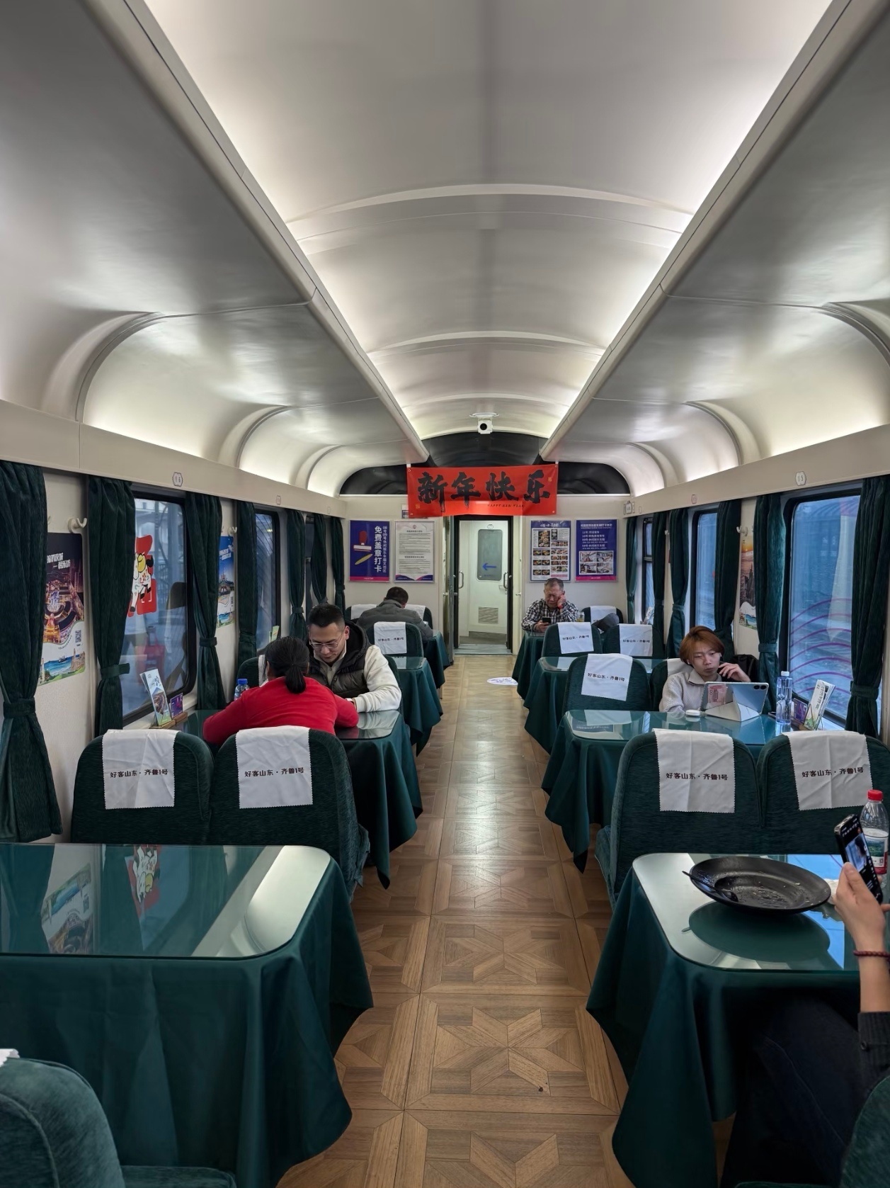 “好客山东·齐鲁1号”作为山东省打造的特色旅游列车品牌，是全国首个省级政府主导的