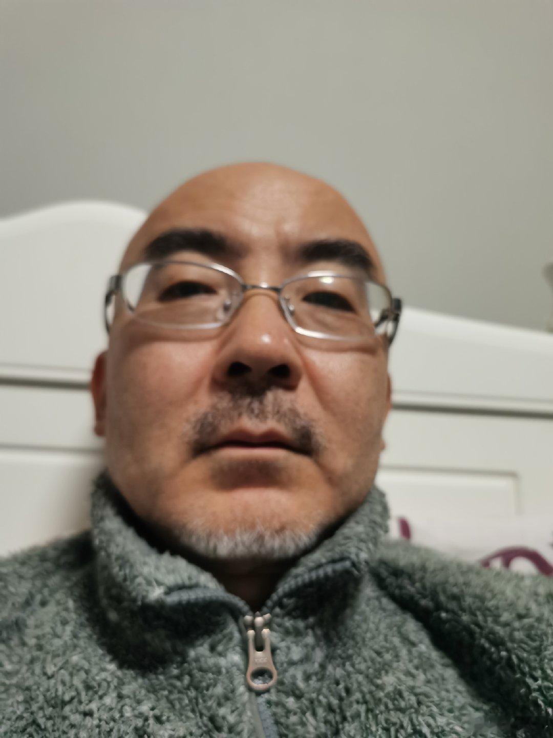 留了一周胡子，准备刮了，刮前留念。 ​​​