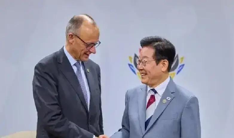 就在刚刚。
 
有媒体突然报道了，德国政界人士默茨在G20峰会期间向韩国政坛人物