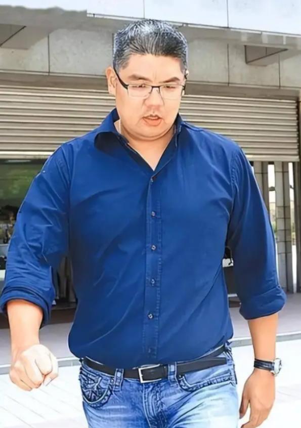 “亲美友日和中”这是多么刺耳的六个字啊！果然，铁骨铮铮连胜文，在听到这六个字之后