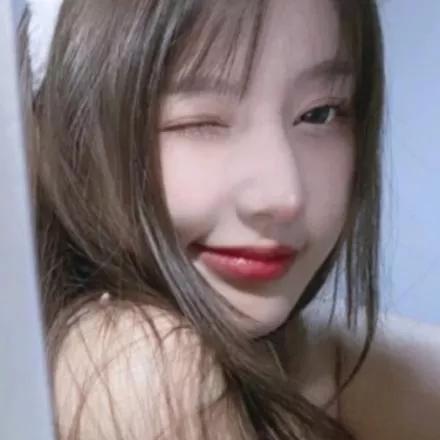 闭眼微笑，元气满满的一天开始啦😊元气满满的微笑 萌萌哒笑容 微笑 微笑自拍 晨