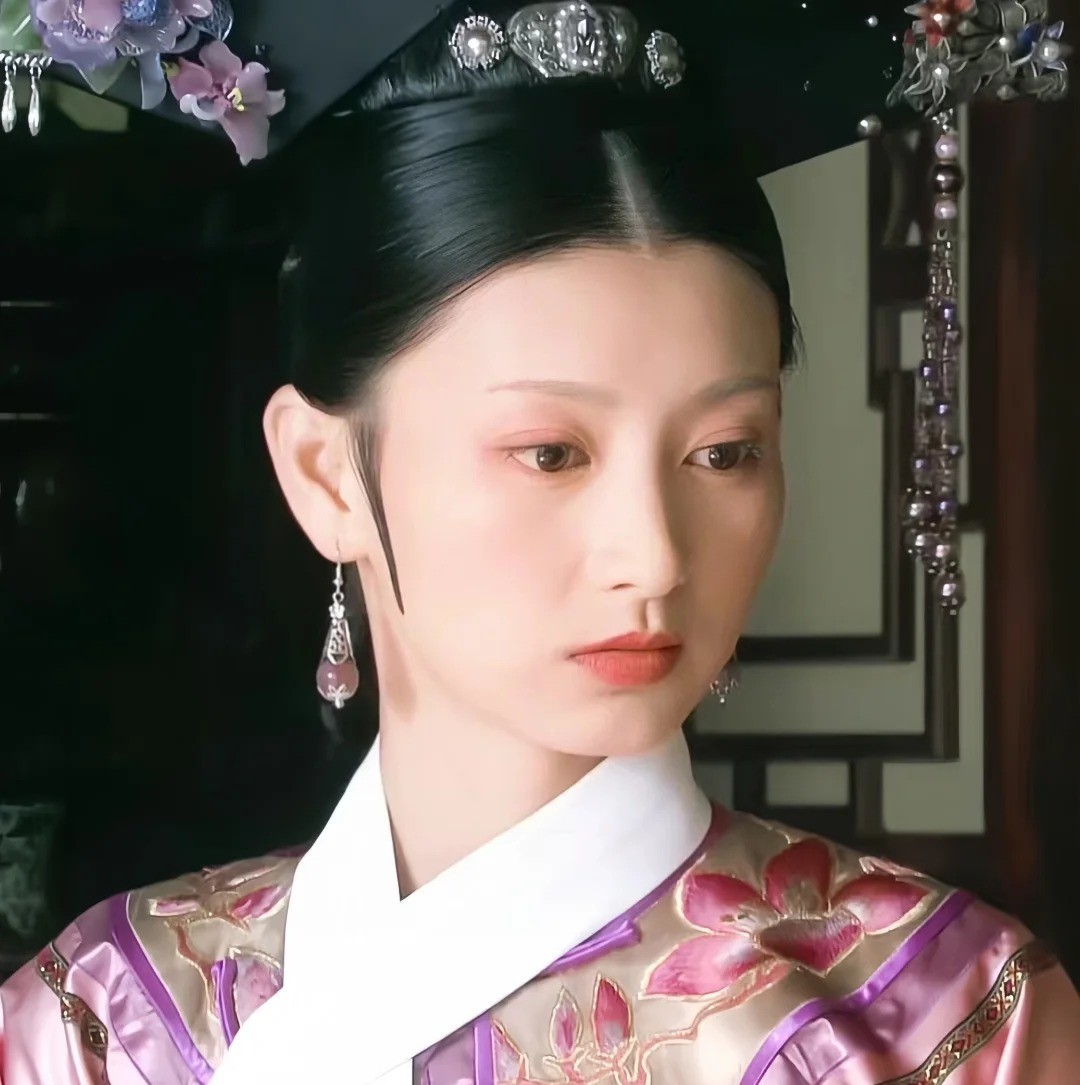 眉姐姐来卖丑衣服了 跟你们这群有梗的人拼了哈哈哈，不许盯着我姐的丑衣服了，来学我