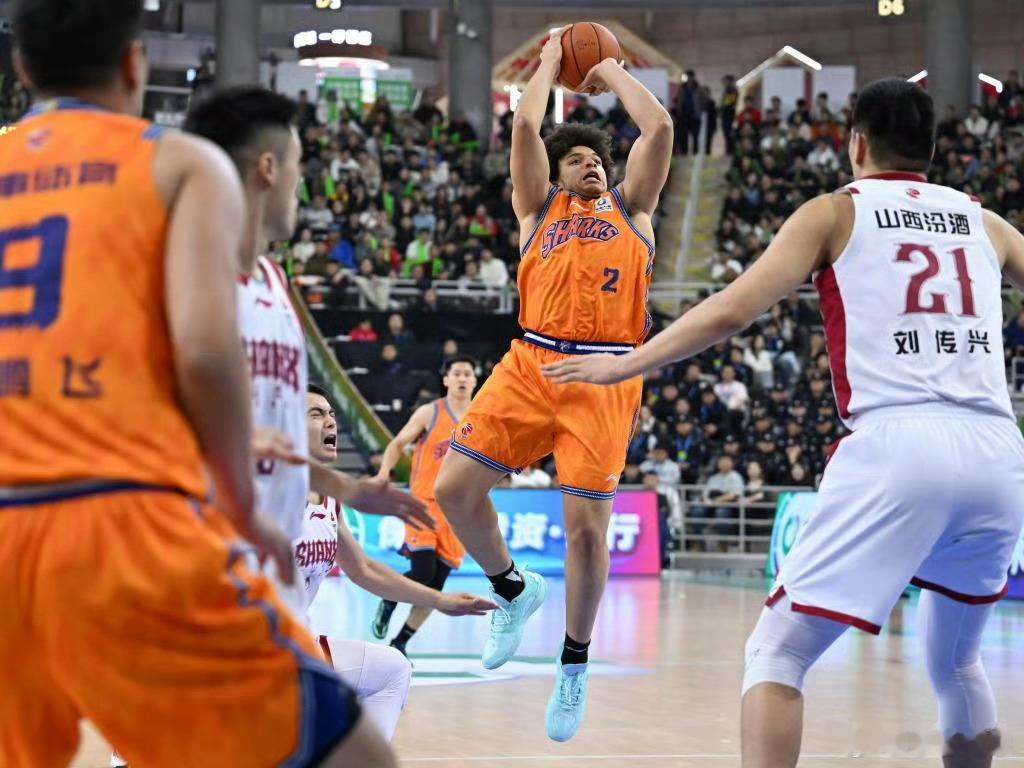 CBA杯上海战胜山西夺冠 CBA俱乐部杯冠军争夺战12日在位于呼和浩特市的内蒙古