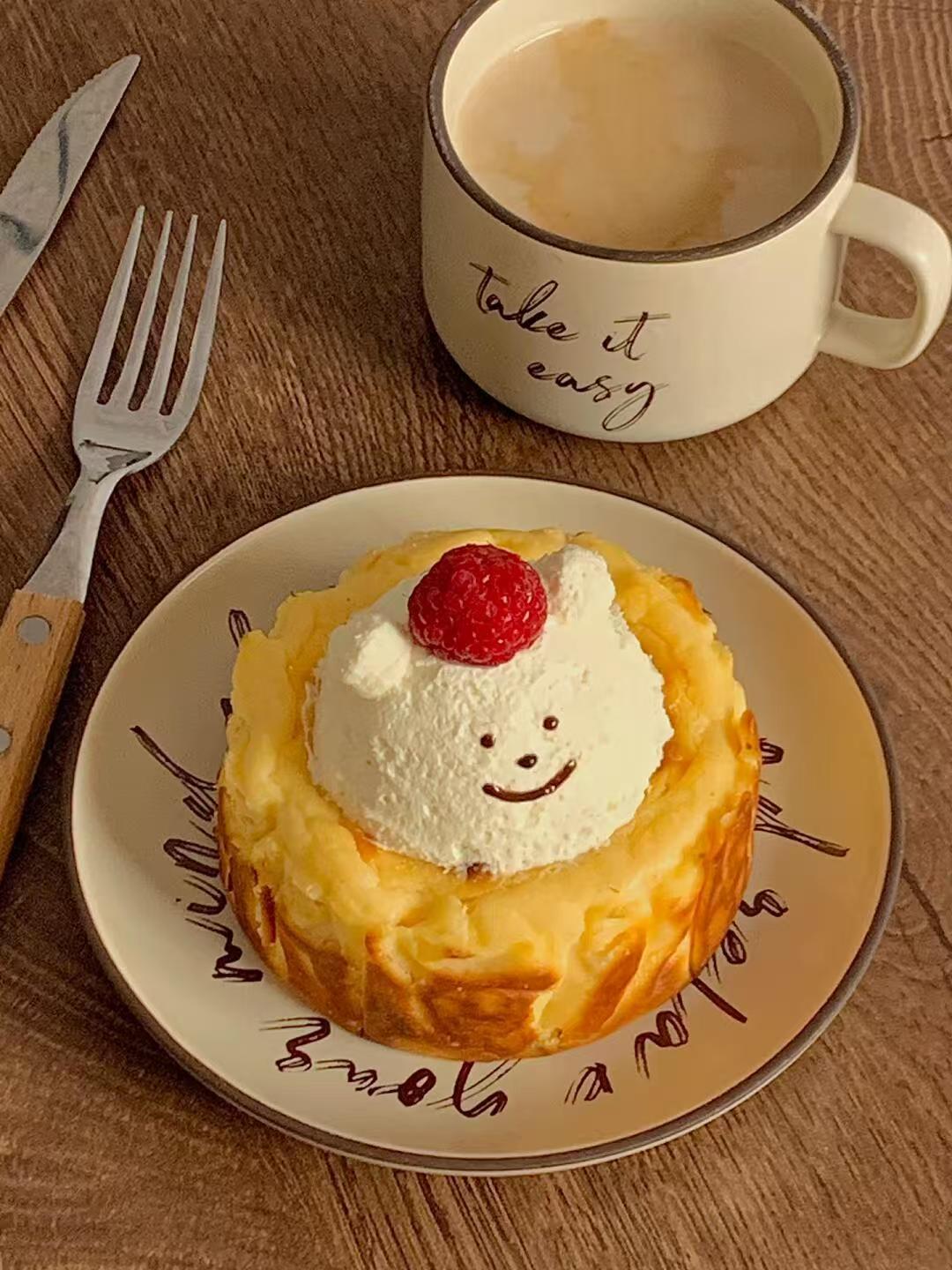 0失败版奶油巴斯克🍓有手就会(๑ᵔ⤙ᵔ๑)表面用奶油和莓果装饰，好看又高级在家