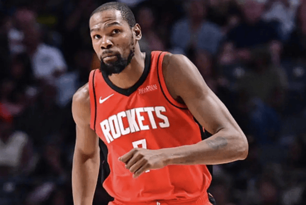 杜兰特全场10投6中，三分5中2得到20分1篮板4助攻1抢断1封盖