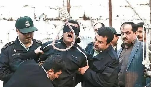 4月25日，伊朗对以色列间谍基尼亚处以绞刑，以警告美国以色列间谍。

长期以来，