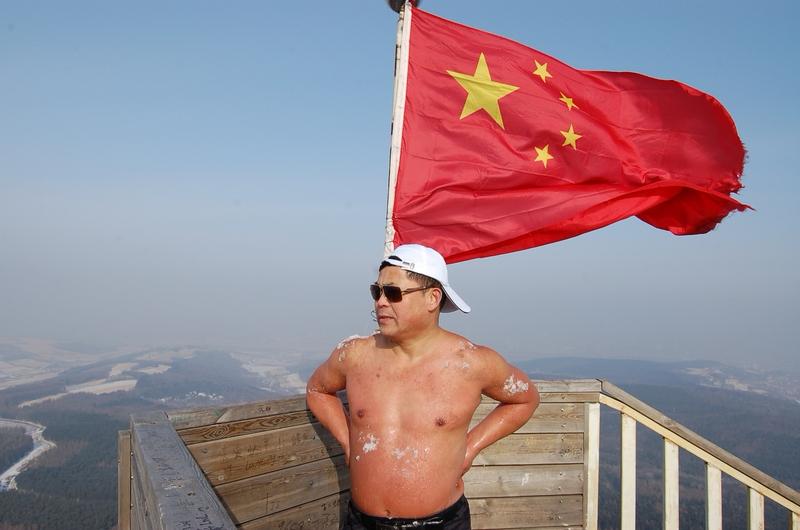 要说中国最“抗冻”的人，可不能只看表面。有人觉得是东北零下三四十度溜达的大爷，或