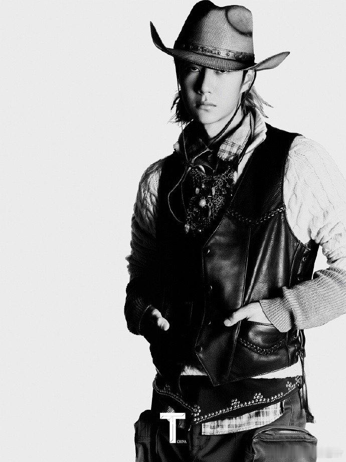 王一博表情最丰富的一次王一博登《T》杂志，表情放飞超生动，抿嘴皱眉软萌反差戳中粉