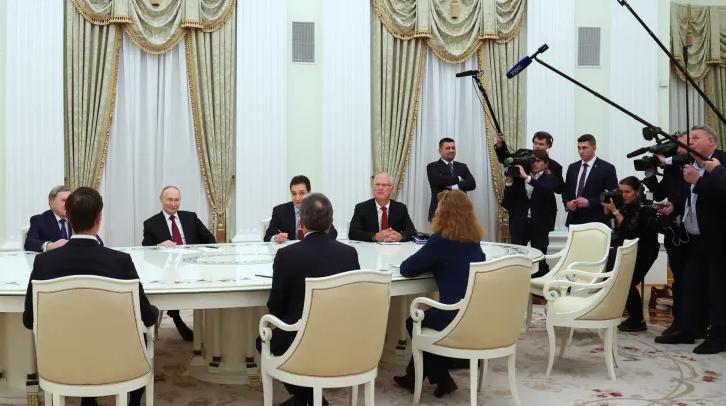 午夜崩盘！5小时闭门会谈谈崩，特朗普踩坑普京的