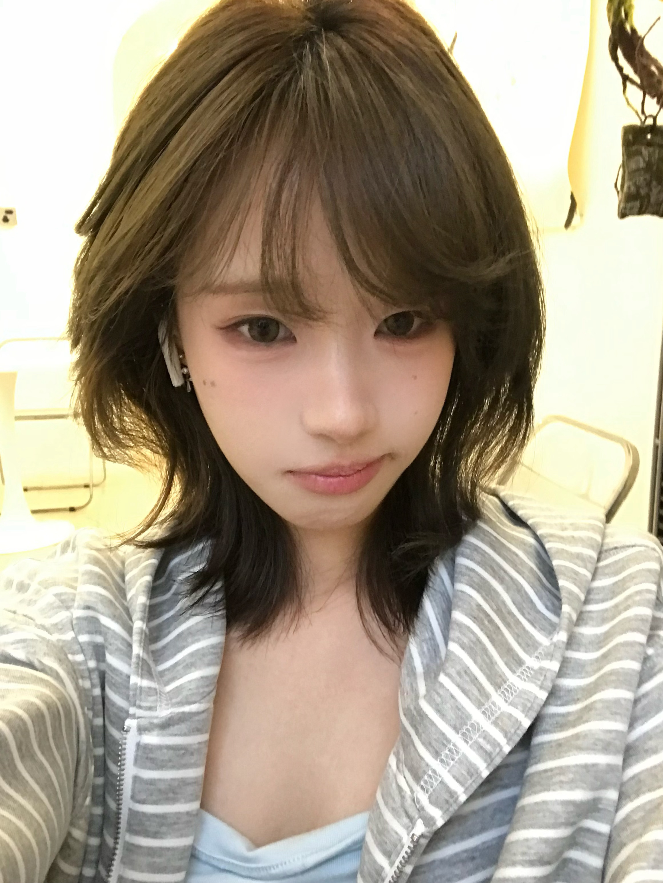 漂完头发必须随身带吹风机！不然不吹干一觉睡醒就会炸毛🥹这个小小一只很轻，巴掌大