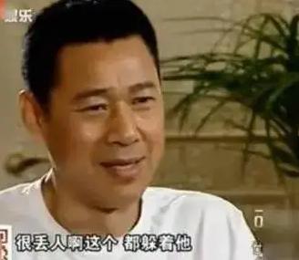 2010年，张丰毅透露，在拍摄《霸王别姬》时，大家都躲着张国荣，觉得很丢人，因为