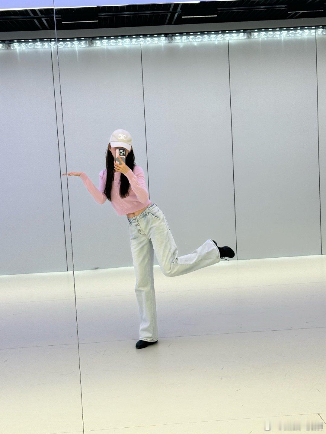 祝绪丹超话给粉丝发舞蹈视频祝绪丹[超话]刚刚明星祝绪丹给网友发福利。一段舞蹈视频