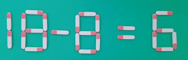只移动一根火柴，使18-8=6成立，学霸只用了40秒钟