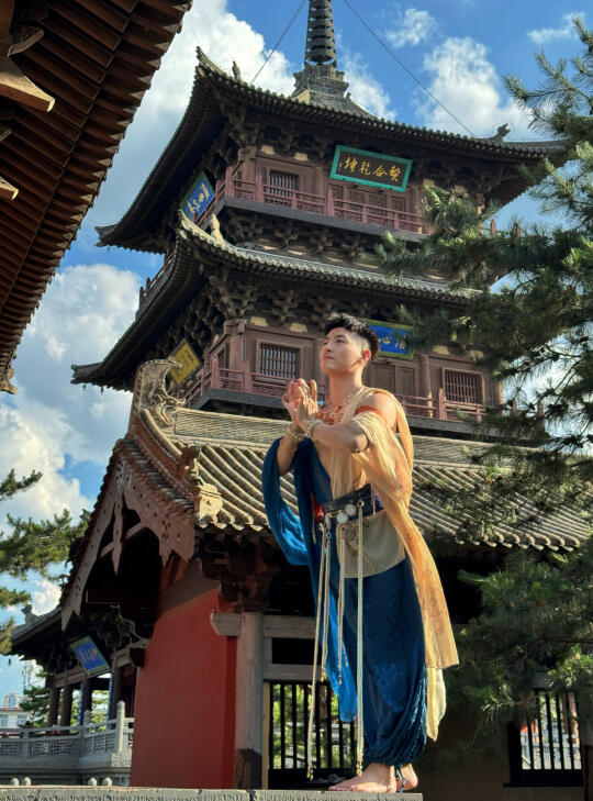 今天是个“男菩萨”｜取景<中国大同华严寺>