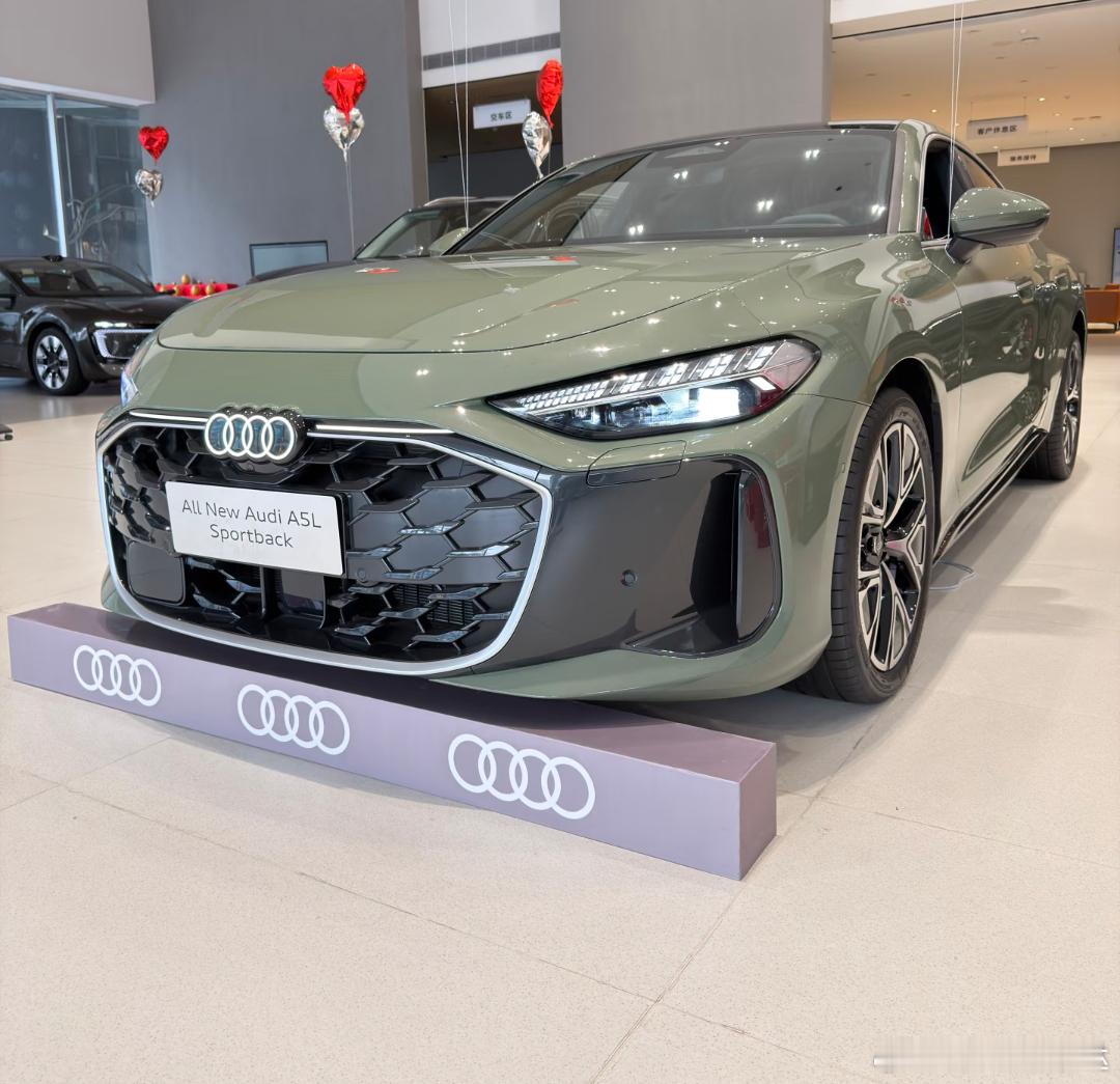 谁说都市与自然不可兼得？当我第一次在晨光中看到那台上汽奥迪A5L的“寻踪绿”时，