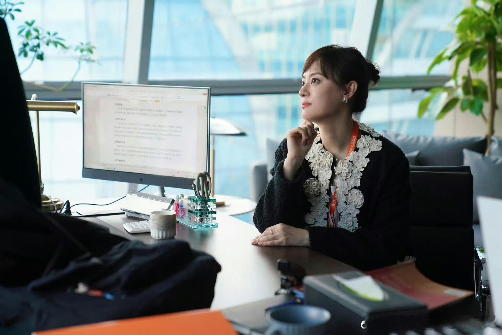 孙俪梦回胡曼黎孙俪真的好有魅力，这个造型适配度好高，直接梦回胡曼黎，气质完全是成