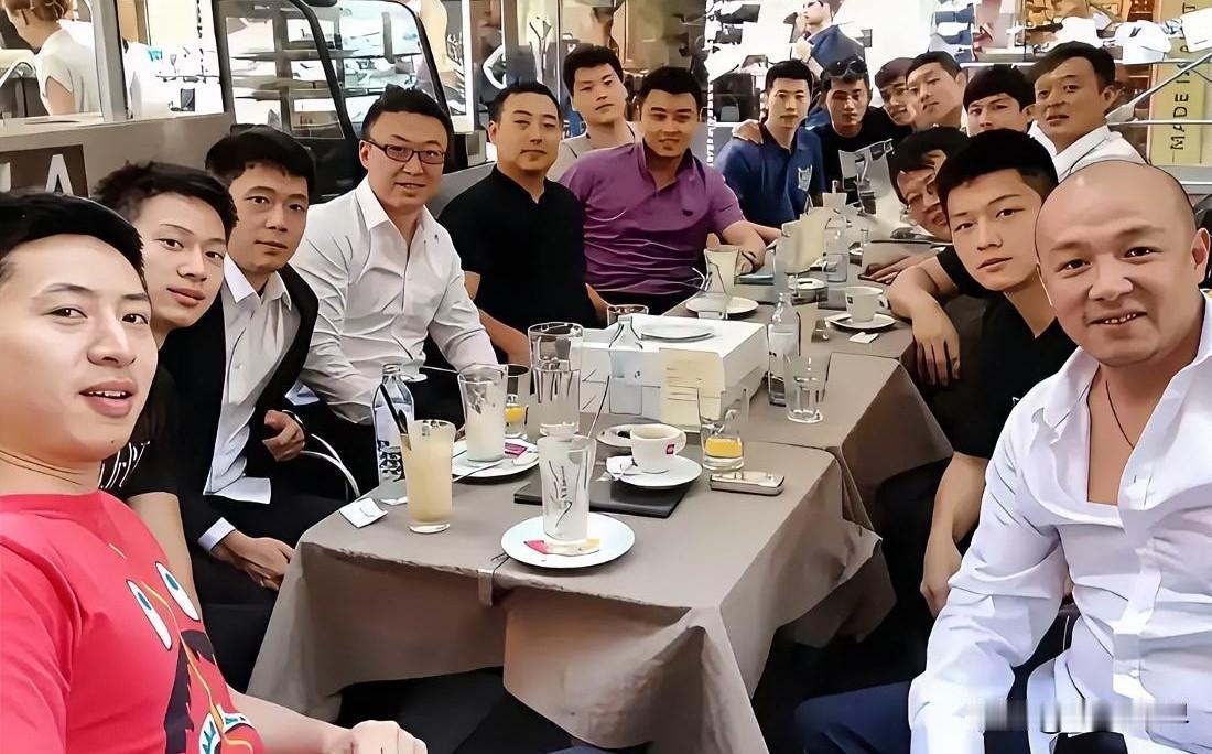 请在这个人才济济的队伍里，找出几个不帅的，是不是感觉挺难。国乒男队，不单单用一次