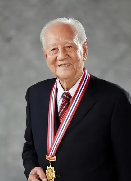核潜艇之父于2025年2月6日逝世，他以99岁高龄走完一生，为中国潜艇事业做出了