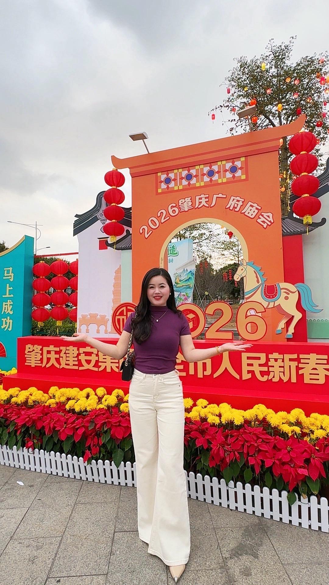 如果有人宠，就做个幸福小女人，如果没有人疼就做个坚强的大女人。