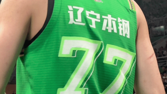 终于破案了，张镇麟为啥隔扣徐昕后愤怒，因为他胳膊被挠出一道血淋子，近看还挺吓人的
