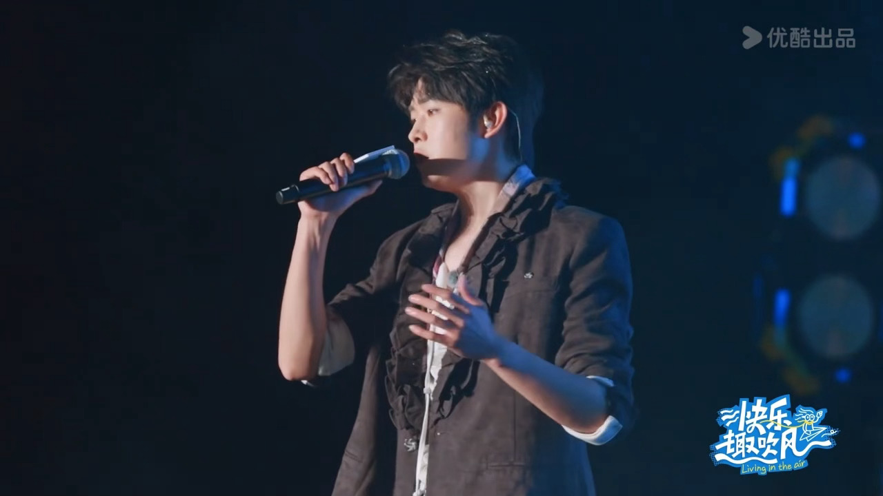 第一次听田嘉瑞唱歌，好专业好好听 