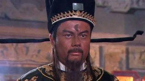 包拯审理陈世美一案，公主亲自前来求情：“包大人，看在本宫的面子上，饶他一命，本宫