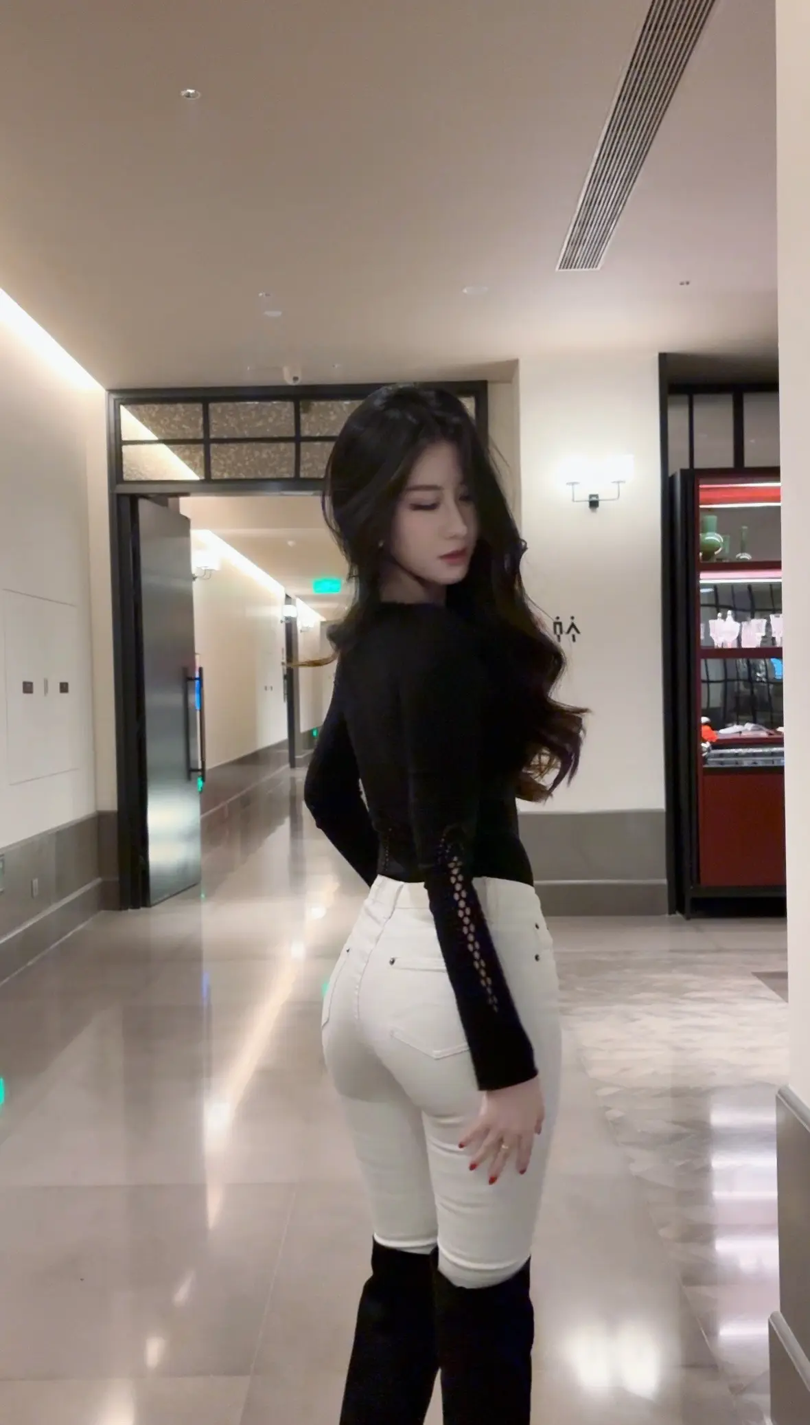 牛仔裤天花板。