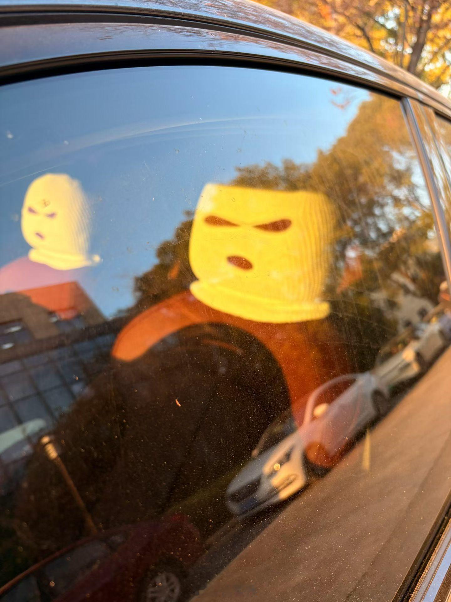 今日笑点路过一辆车晚上看有点儿吓人