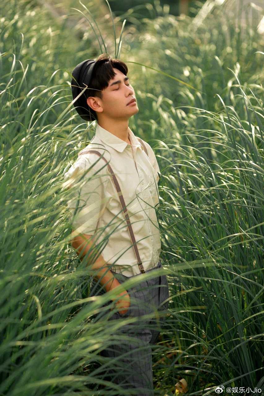#塔巴甲曾少年感# 鲜衣怒马少年郎，满满的少年感～ ​​​