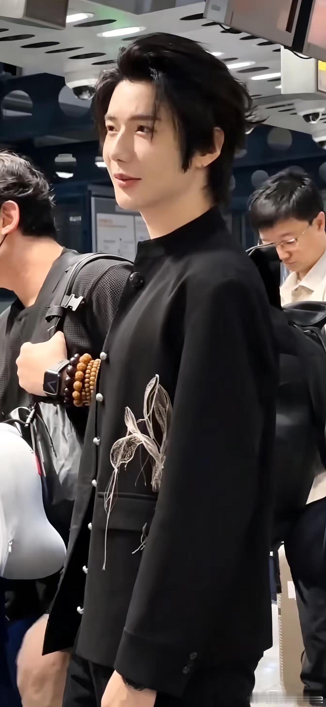 这么A这么萌的一个人是怎么天天干一些丢三落四的事情的近距离看明星 明星机场 曼谷
