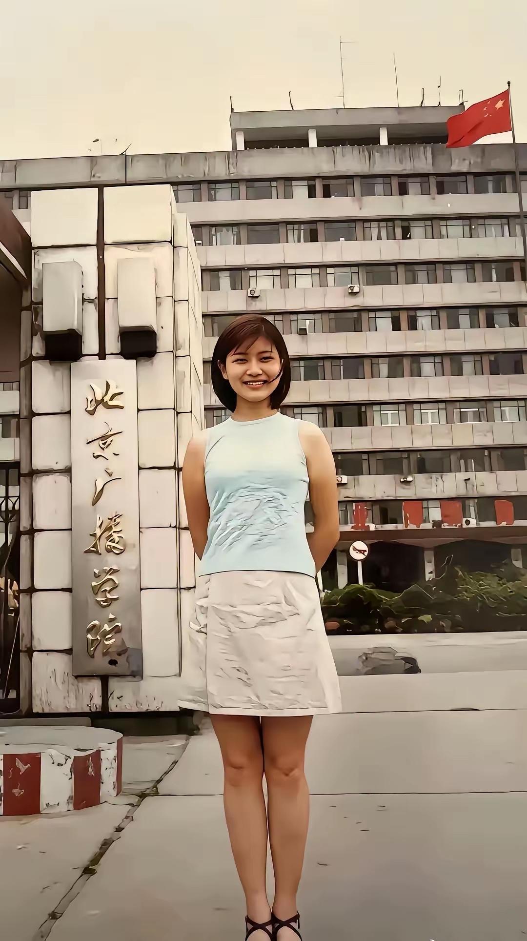 1994年，19岁的胡可考上了北京广播学院，她在那里，度过了四年大学时光。

这