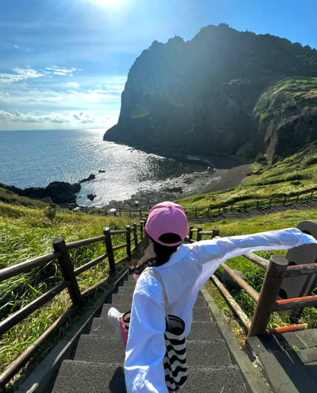 “人生没有太晚的开始，只有从未开始的遗憾。”——早安 