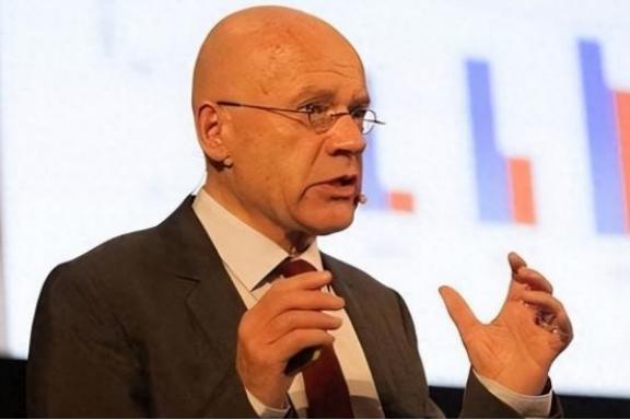 英国学者坦言：美国之所以一直针对中国，是因为中国犯了一个大错。一个建国才二三百年