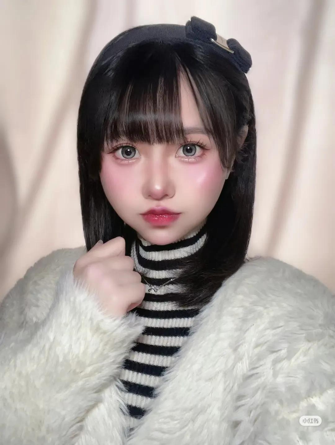 话说日本近几年就推出了许多颜值和气质都相当不错的新晋博主，而uyu就是其中之一。