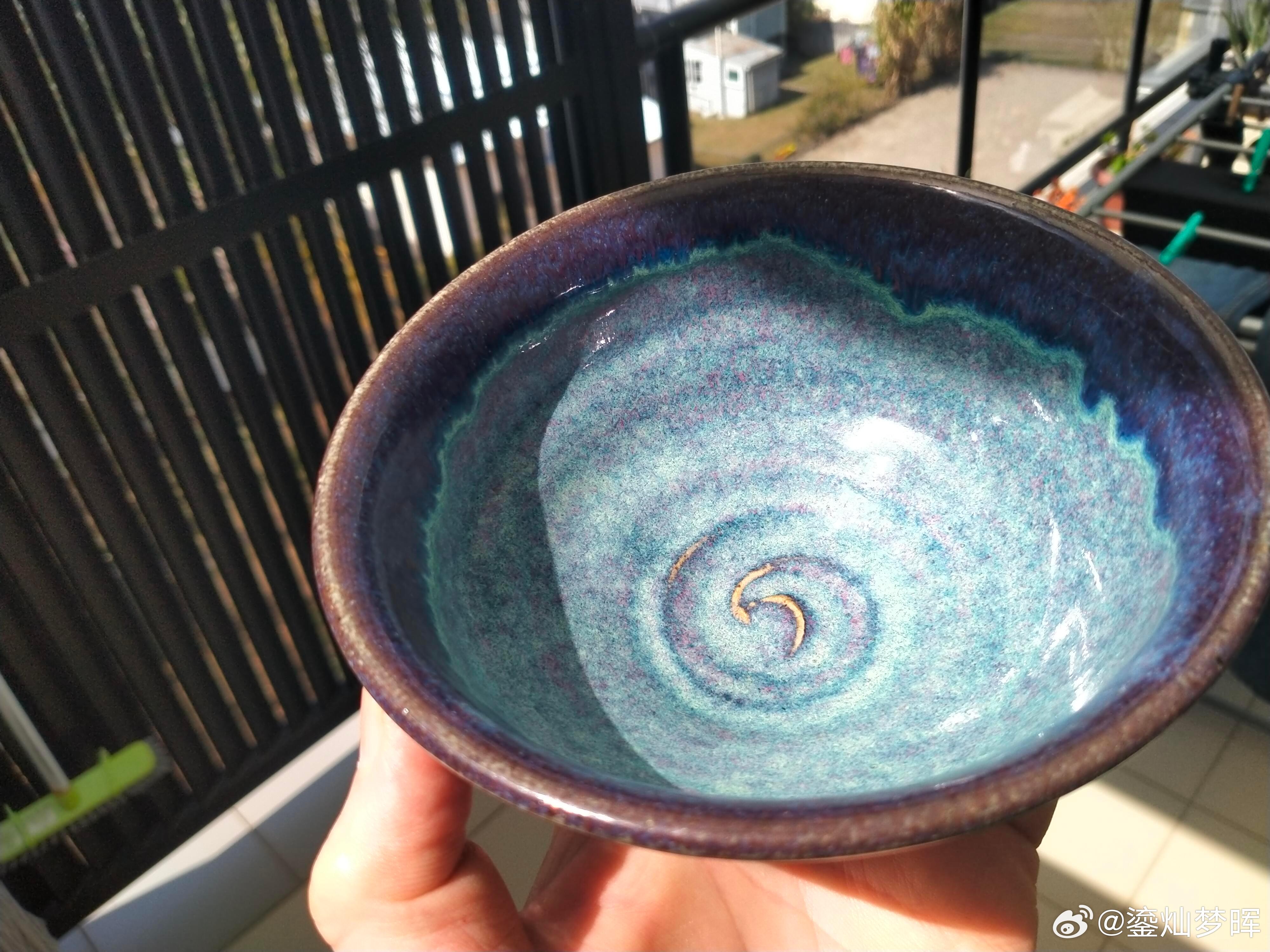 每周鉴赏收藏精品之北宋钧窑窑变釉碗        本件北宋钧窑窑变釉碗最大的优点